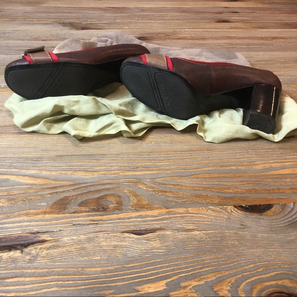 Nine West Heels with Buckles and Red Trim - Picture 5 of 8